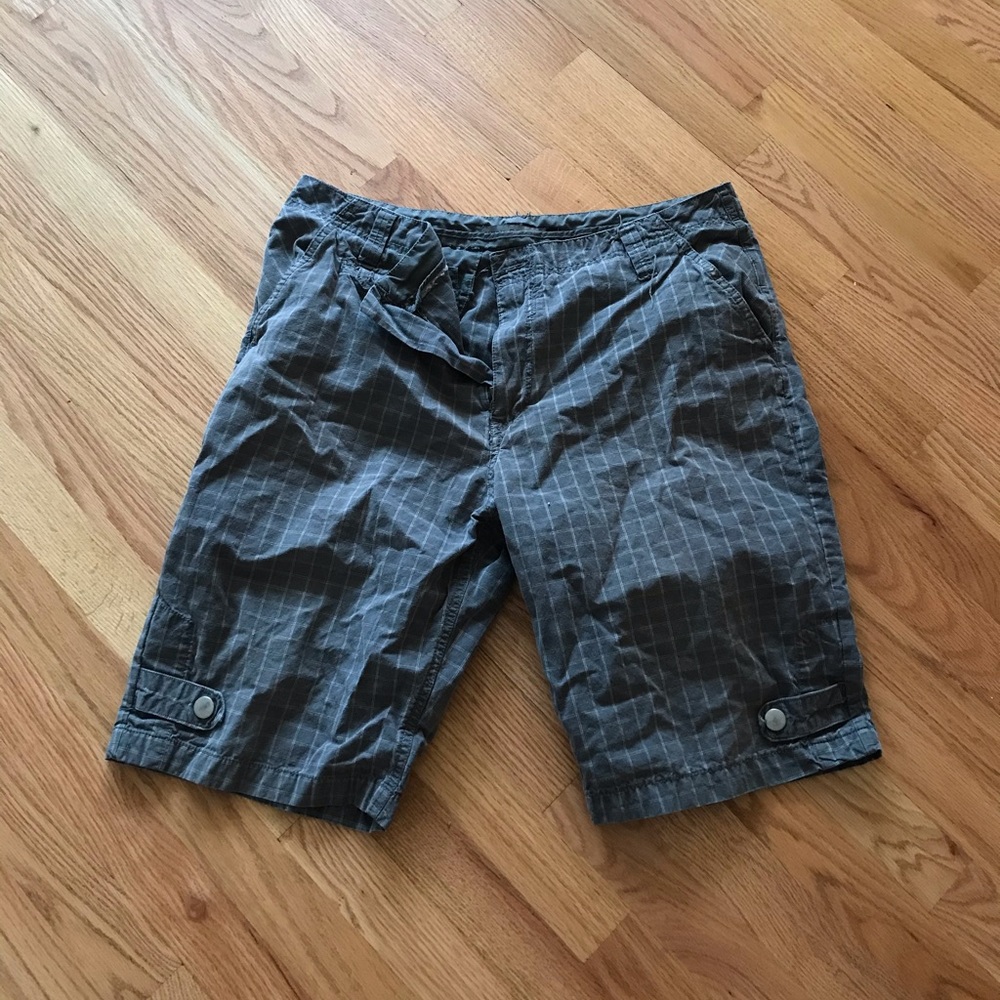 Urban behavior shorts